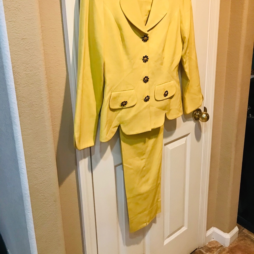 Two piece Authentic Moschery - Picture 2 of 4